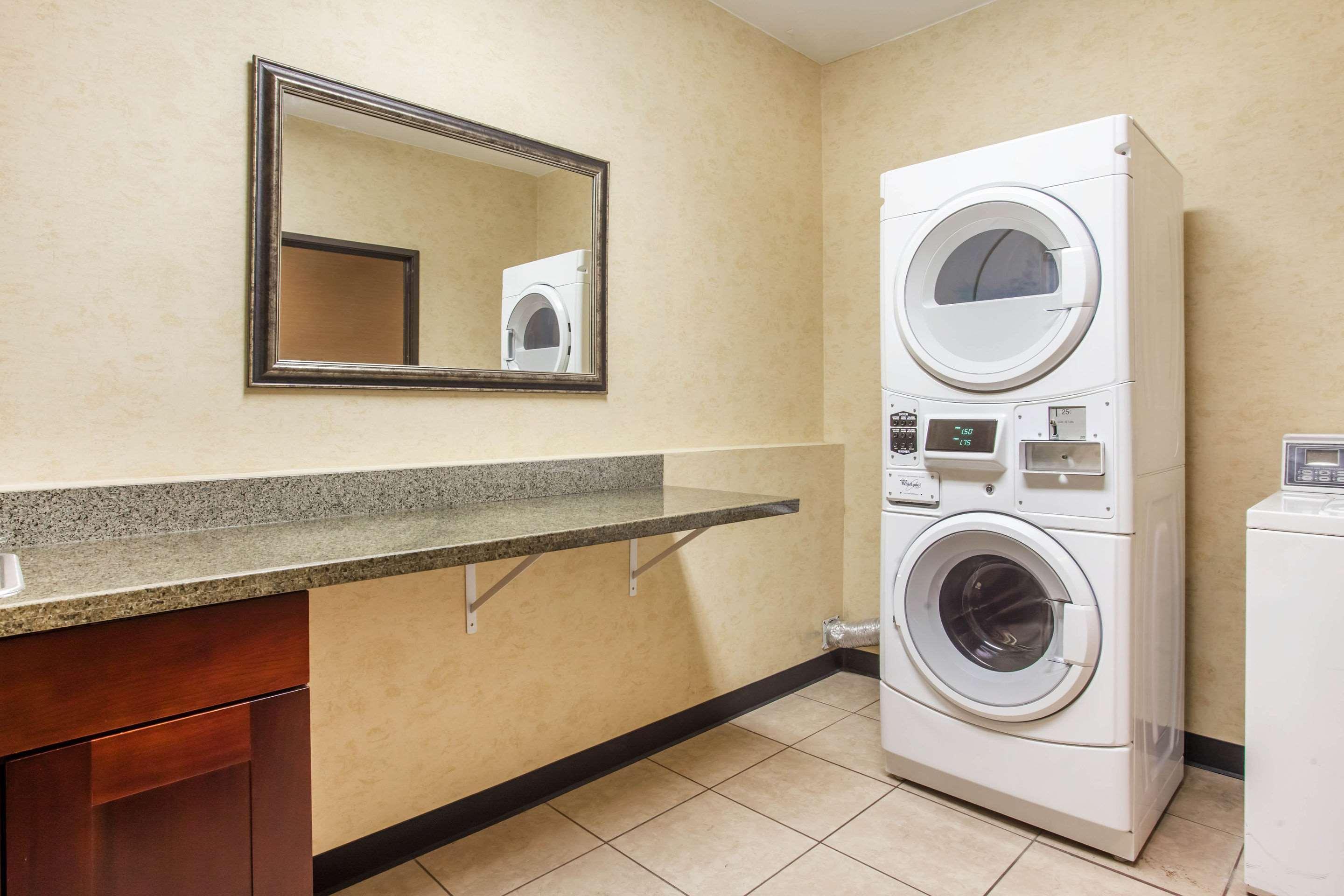 Comfort Suites Near Vancouver Mall Екстер'єр фото