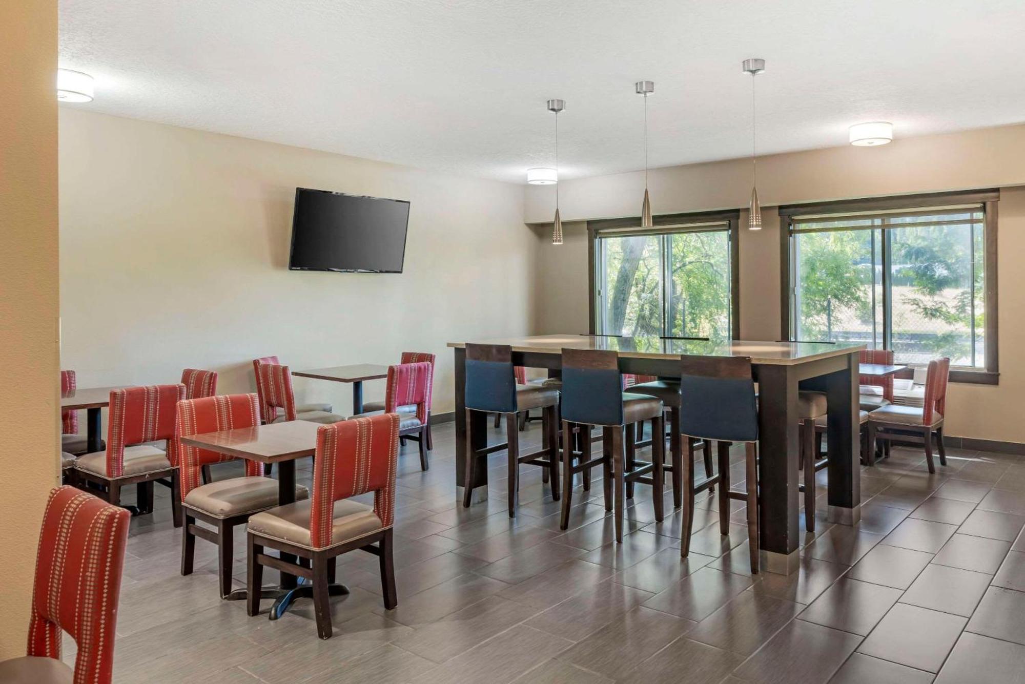 Comfort Suites Near Vancouver Mall Екстер'єр фото