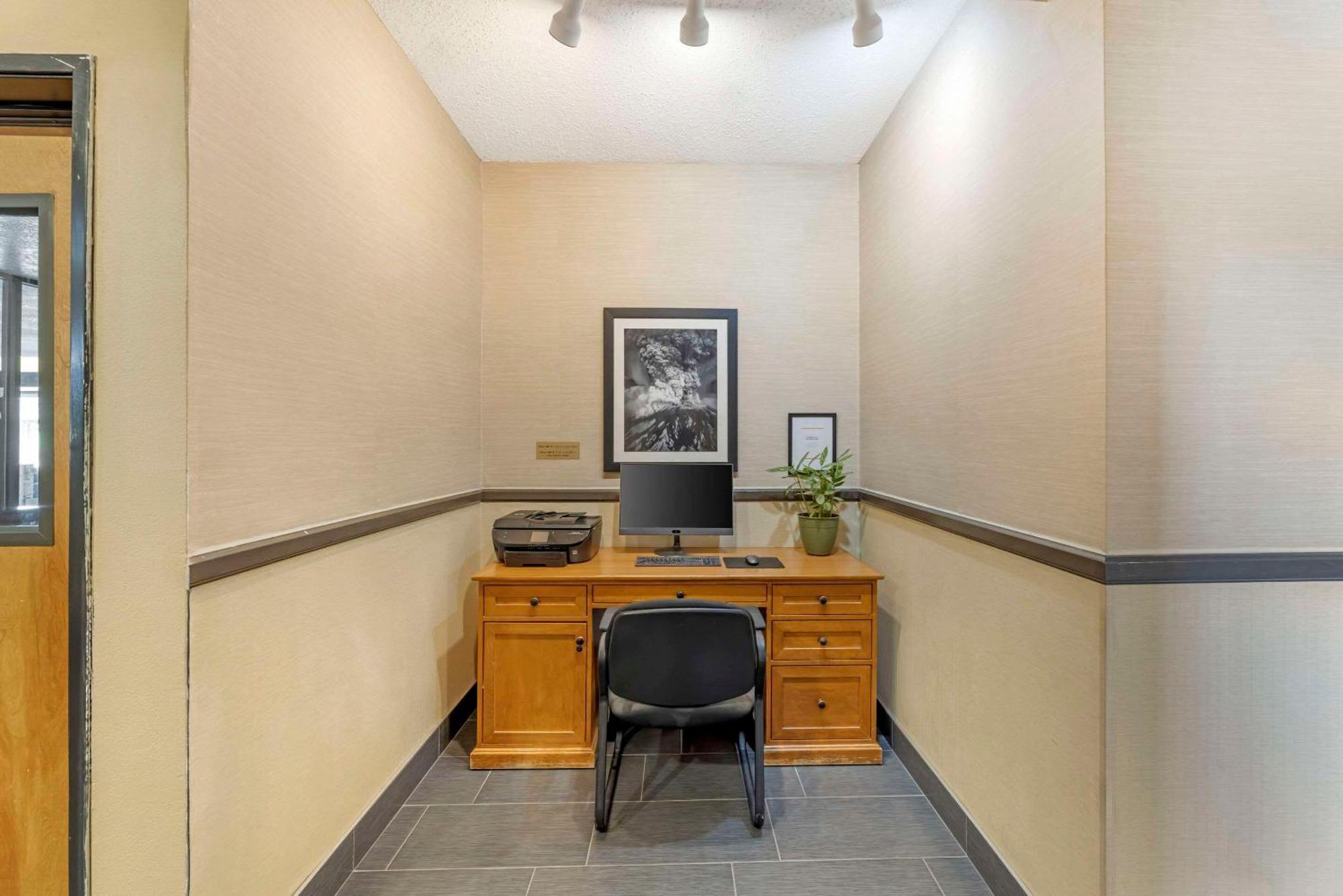 Comfort Suites Near Vancouver Mall Екстер'єр фото