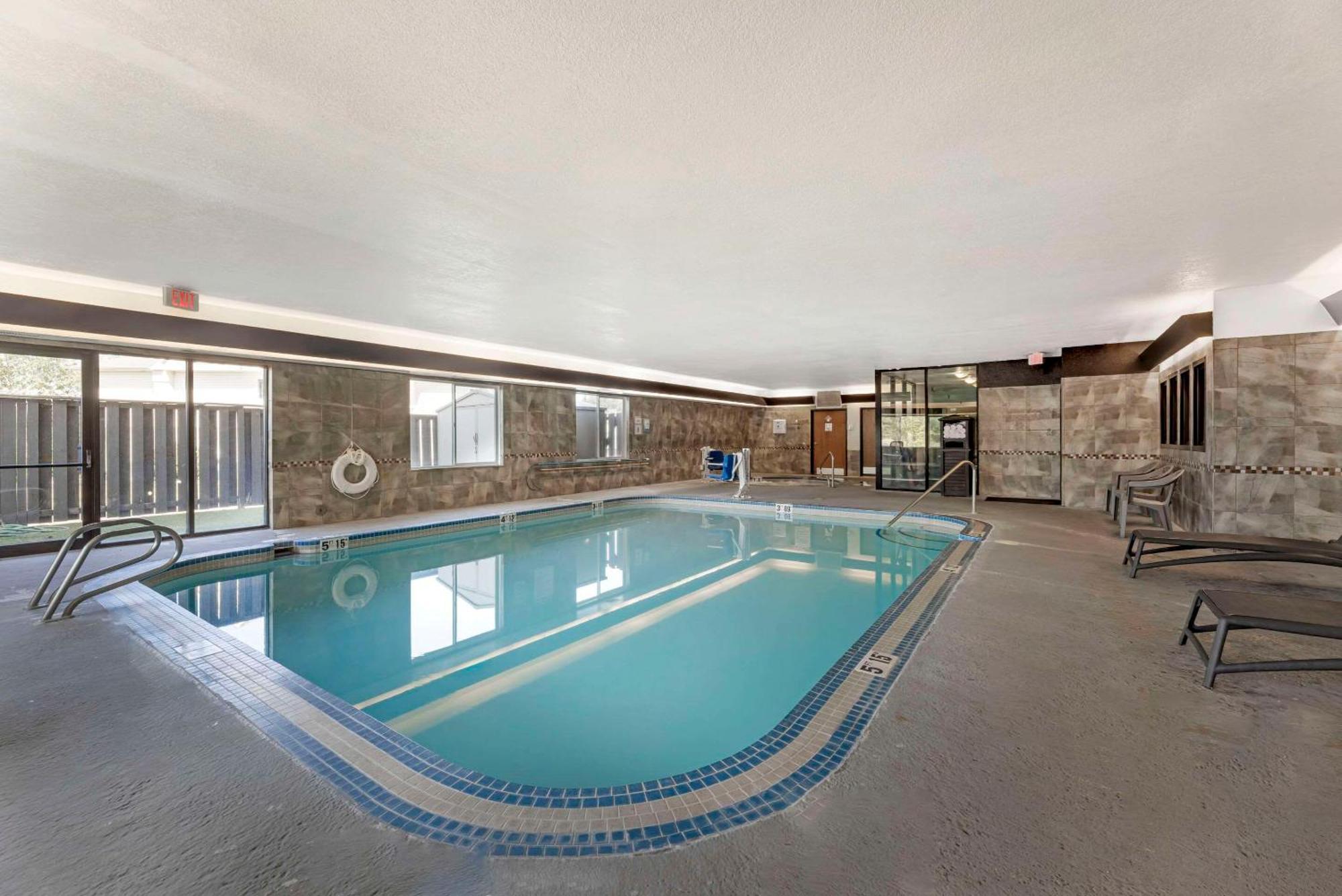 Comfort Suites Near Vancouver Mall Екстер'єр фото