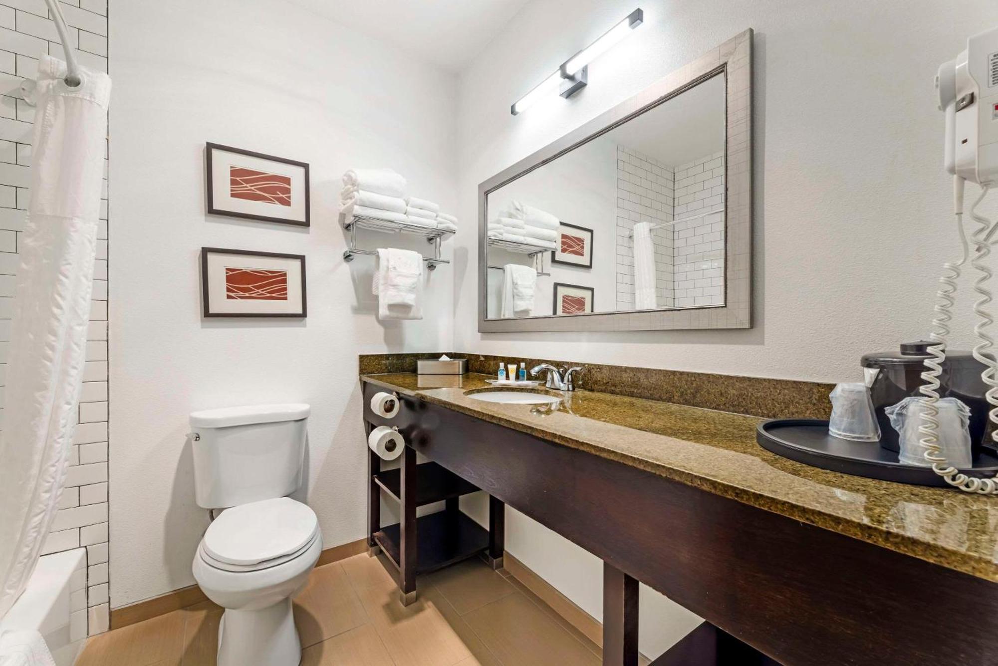 Comfort Suites Near Vancouver Mall Екстер'єр фото