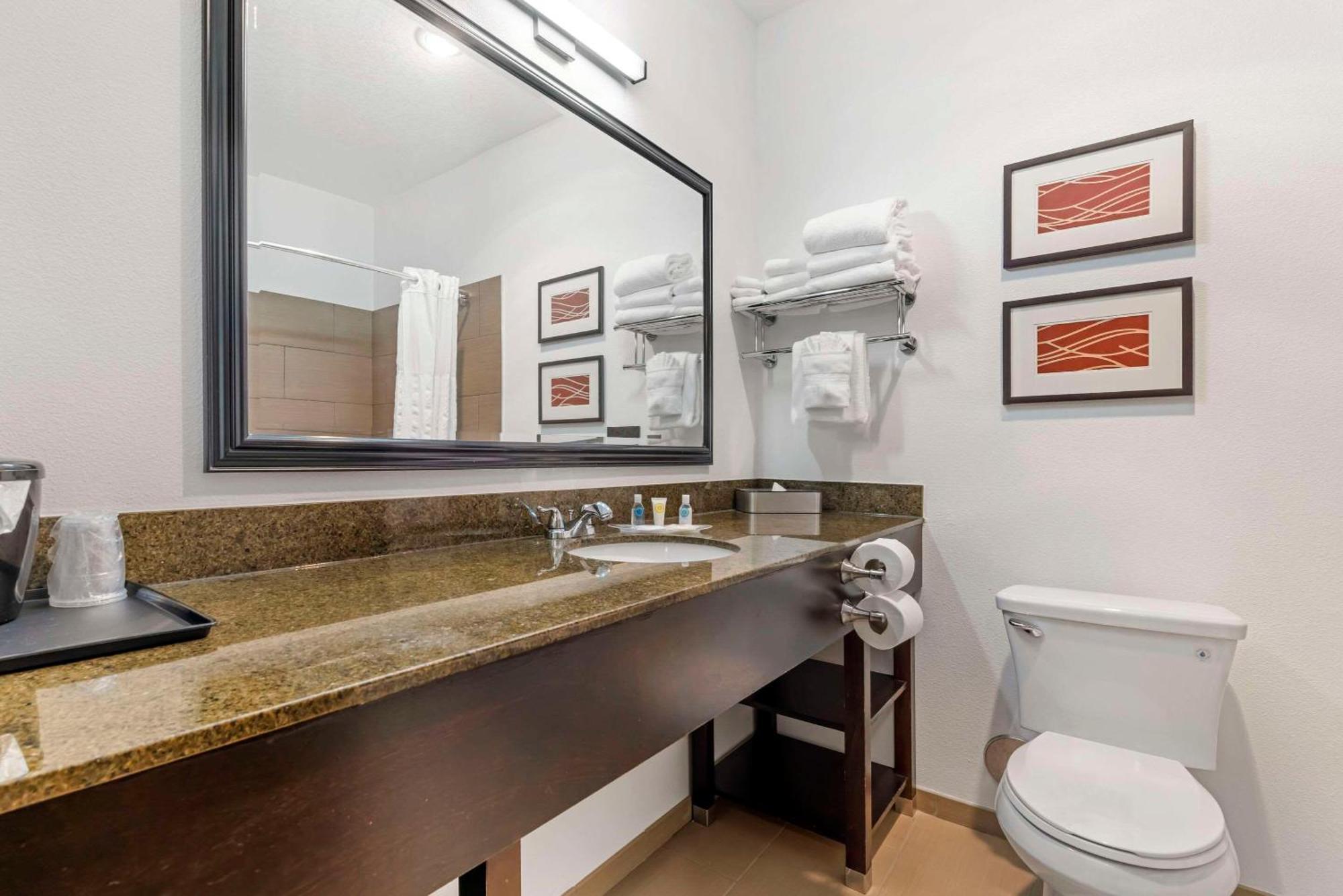 Comfort Suites Near Vancouver Mall Екстер'єр фото