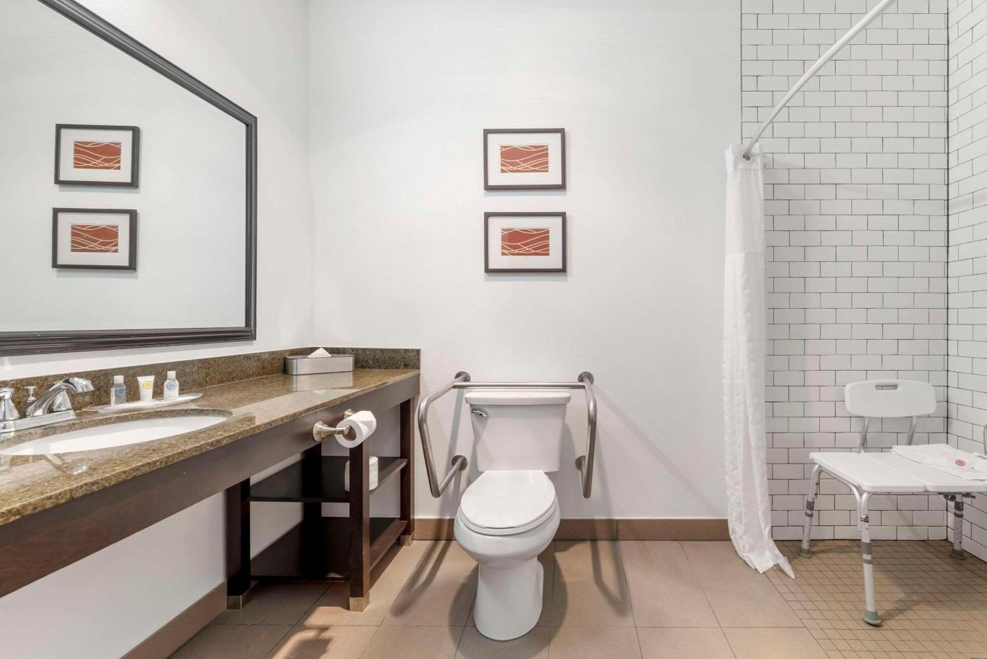 Comfort Suites Near Vancouver Mall Екстер'єр фото