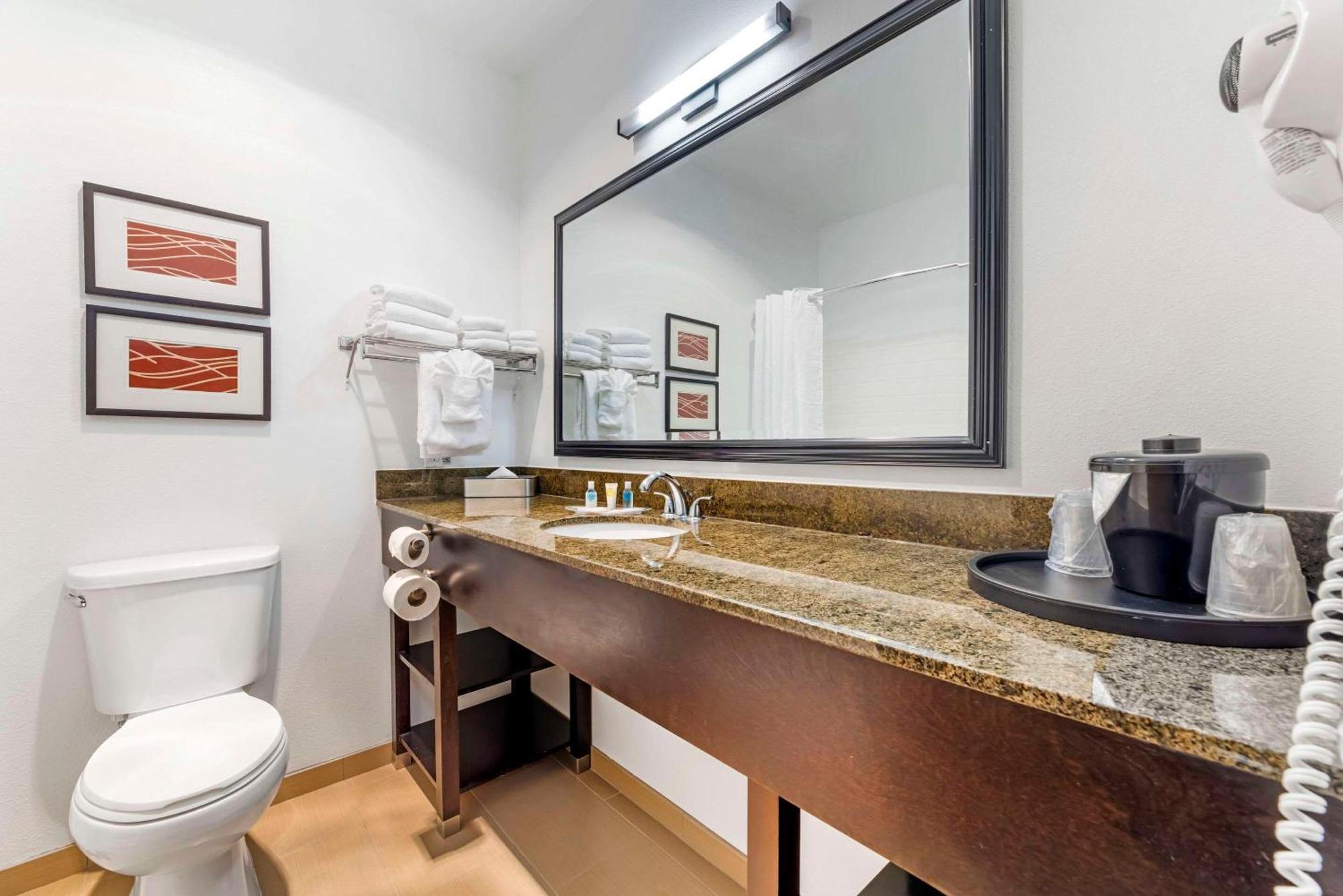 Comfort Suites Near Vancouver Mall Екстер'єр фото