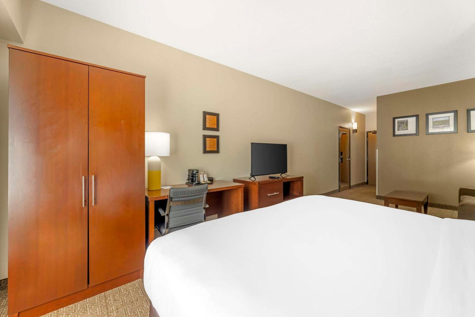 Comfort Suites Near Vancouver Mall Екстер'єр фото