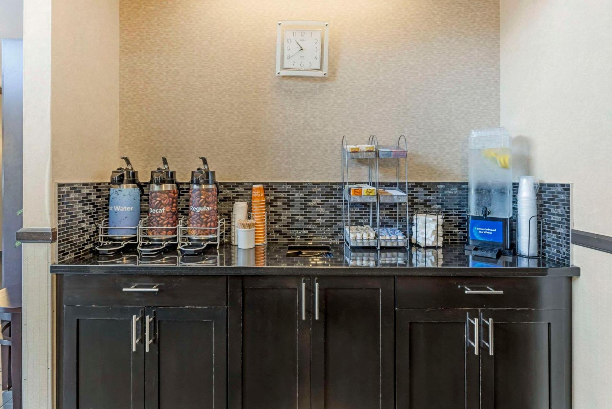 Comfort Suites Near Vancouver Mall Екстер'єр фото