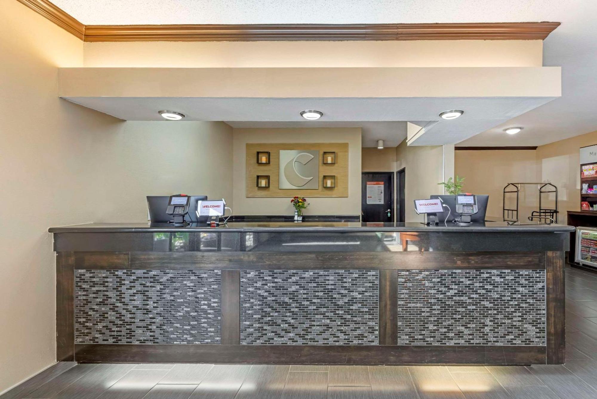 Comfort Suites Near Vancouver Mall Екстер'єр фото